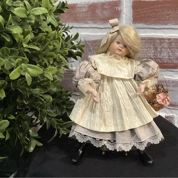 Kelly Doll Springtime Edition With Basket & Pink Flower Dress – Retired 2000 Collectible Doll For Kids & Collectors - View #5